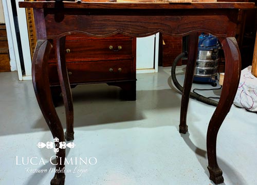 Consolidamento e Restauro Estetico di un Tavolino Molto Particolare:mobile finito