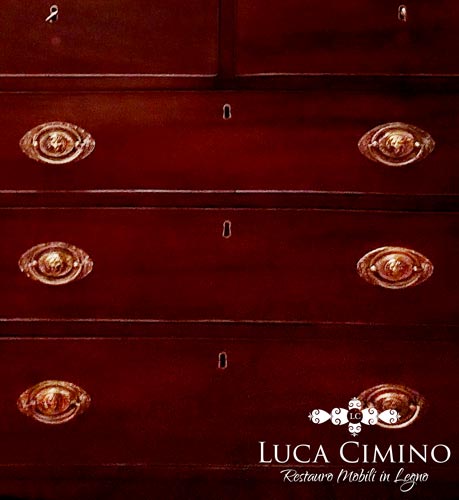 Antiquariato Genova: dettaglio commode Giorgio