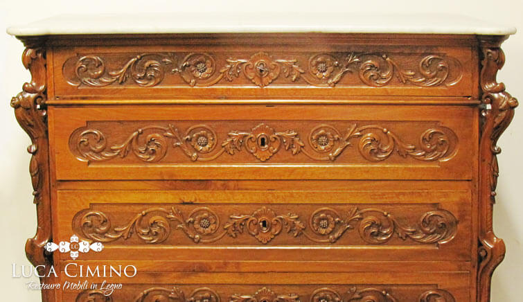 Commode Luigi Filippo: un pezzo di storia da preservare Commode Luigi Filippo: un pezzo di storia da preservare