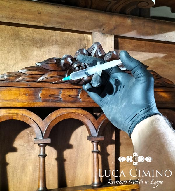 Disinfestazione Tarli Legno Genova Consolle Liberty Impregnazione Con La Siringa