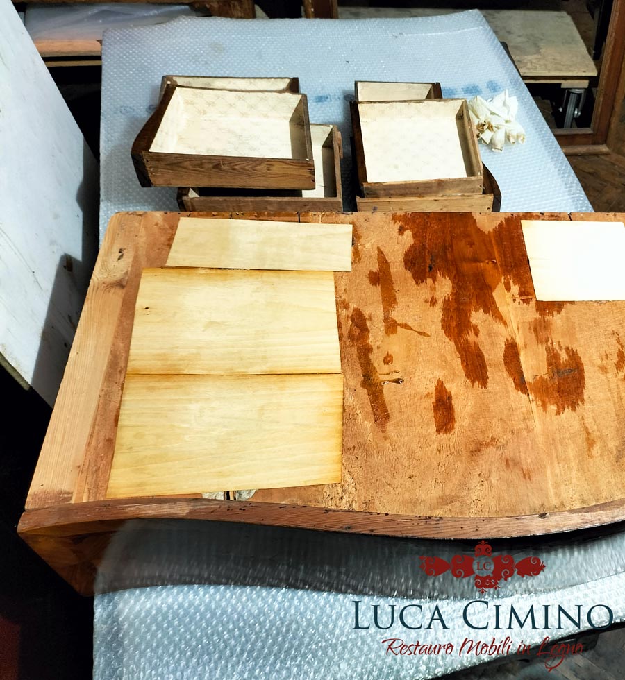 Mobile ribalta antica Genova in stile Luigi XV: restauro