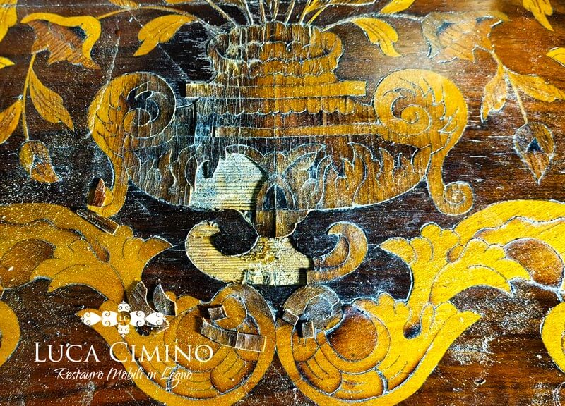 Recupero tarsia lignea decorativa: dettaglio prima