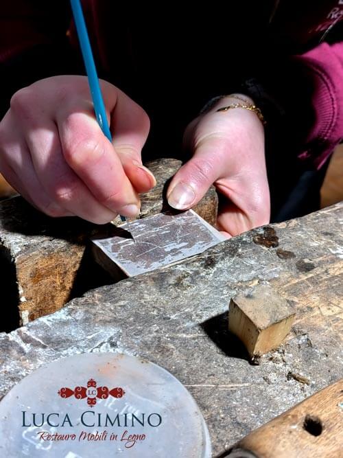 Recupero Tarsia Lignea Decorativa: Incisione e intaglio
