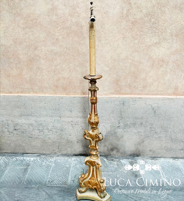 Restauro candeliere antico Genova: esemplare dorato e laccato Restauro candeliere antico Genova: esemplare dorato e laccato