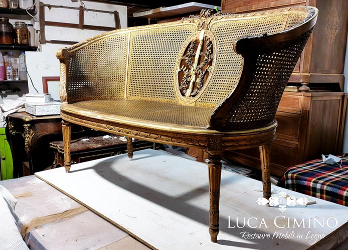Restauro Divanetto Antico 03