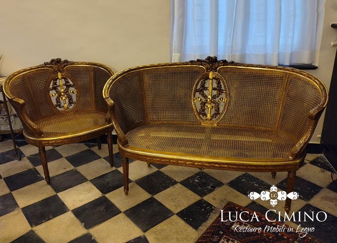 Restauro Divanetto Antico 05