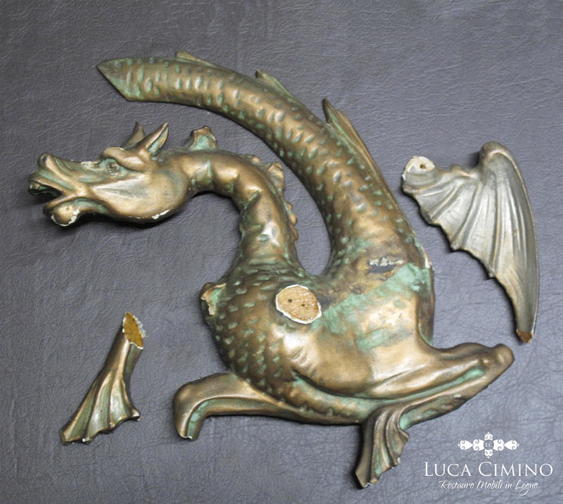 Restauro Draghi Gotici Montati Su Una Specchiera Antica 01