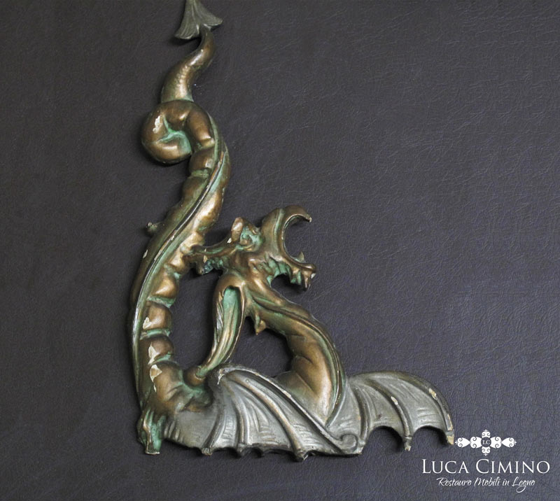 Restauro Draghi Gotici Montati Su Una Specchiera Antica 03