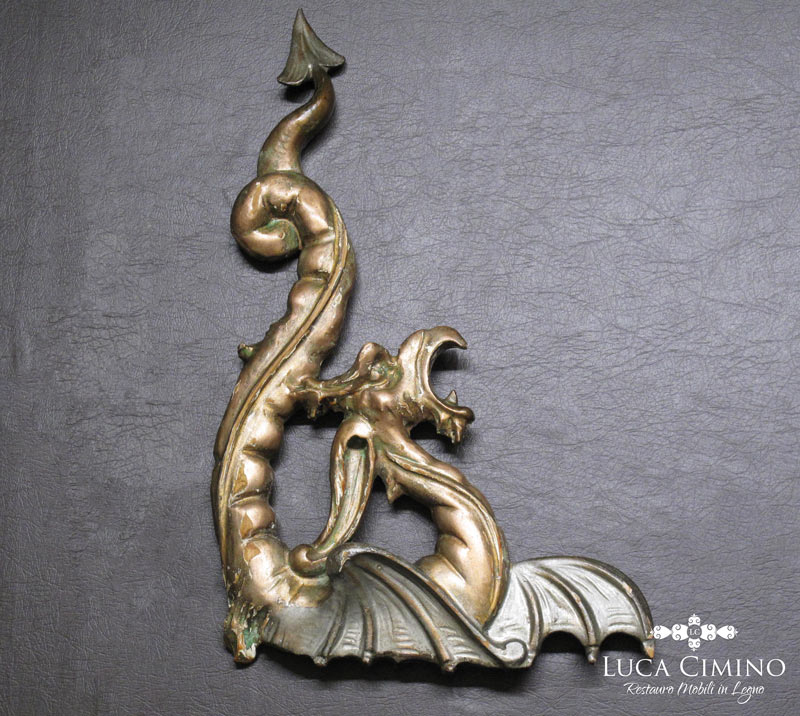 Restauro Draghi Gotici Montati Su Una Specchiera Antica 04