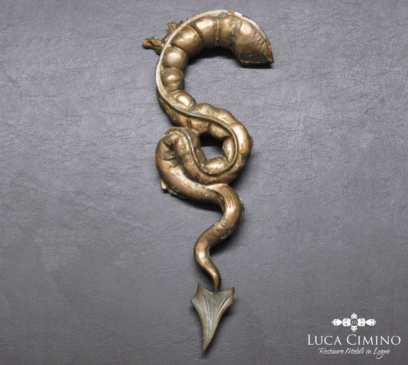 Restauro Draghi Gotici Montati Su Una Specchiera Antica 05