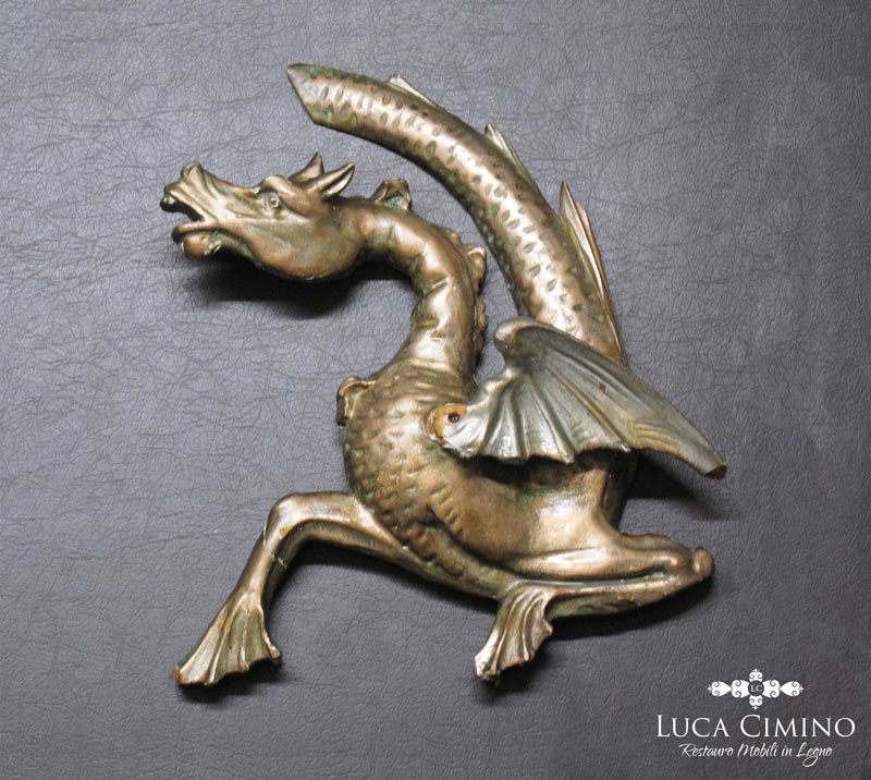 Restauro Draghi Gotici Montati Su Una Specchiera Antica 06