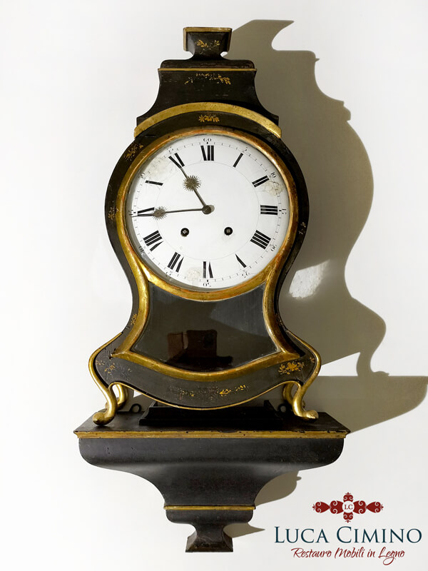 Restauro Genova: la Cassa di un Orologio a Parete Restaurato