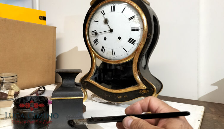 Restauro Genova: Orologio a Parete in Lavorazione
