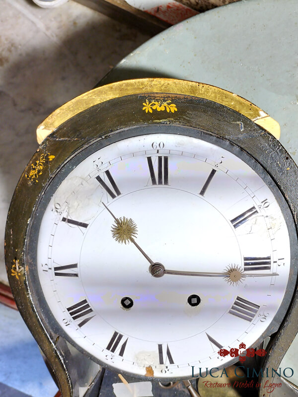 Restauro Genova La Cassa Di Un Orologio A Parete Lavorazione 09