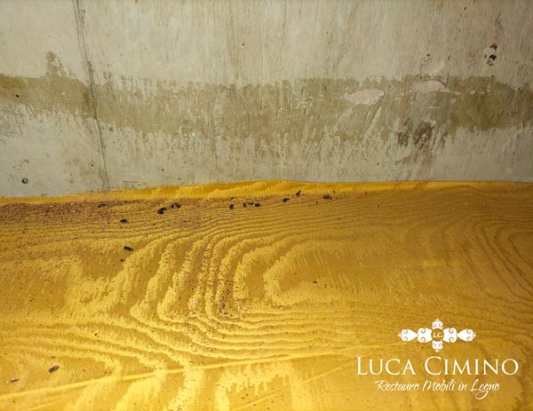 Restauro Mobile Laccato Genova: la Credenza del Centro Italia sporcizia