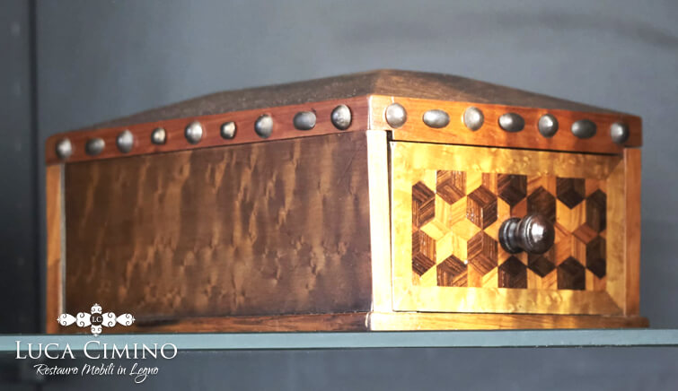 Restauro Oggetti Antichi in Legno Genova: La Magic Box