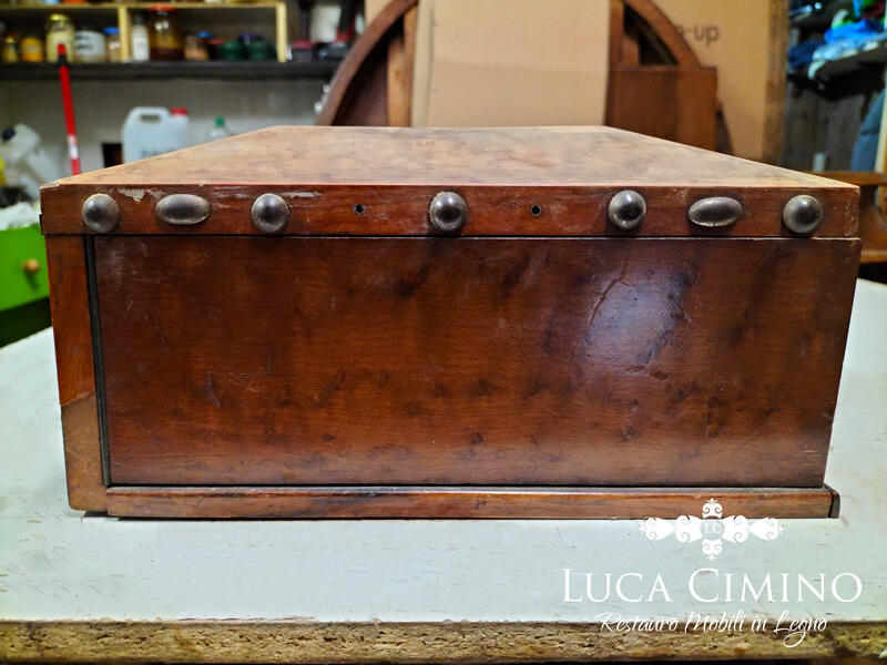 Restauro Oggetti Antichi in Legno Genova: La Magic Box