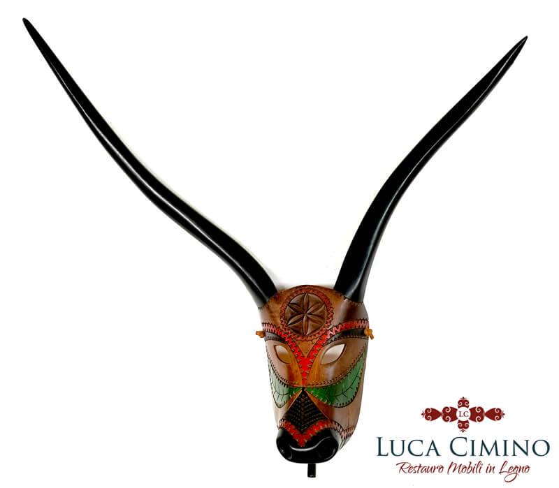 Restauro Oggetti in Legno Genova: la Maschera Sarda da Parata (Riparata) Restauro Oggetti in Legno Genova: la Maschera Sarda da Parata (Riparata)