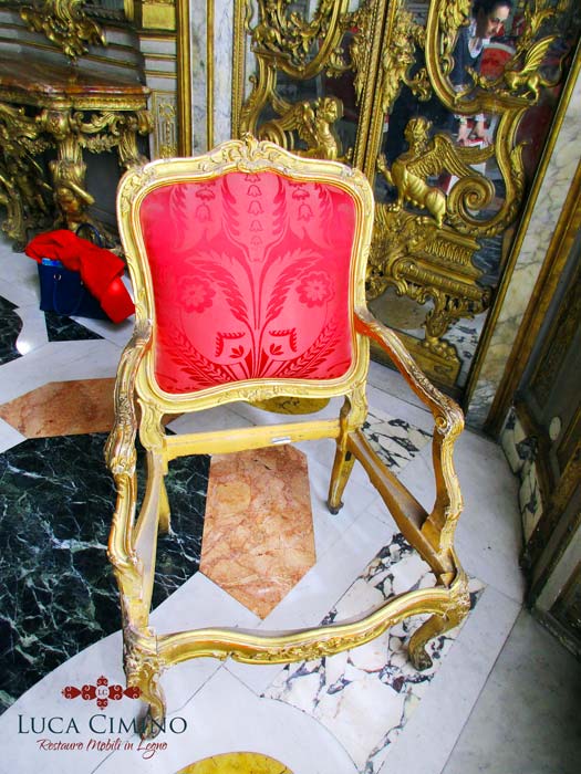 Restauro Poltrona Dorata Genova 02