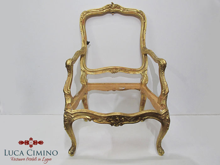 Restauro Poltrona Dorata Genova 07