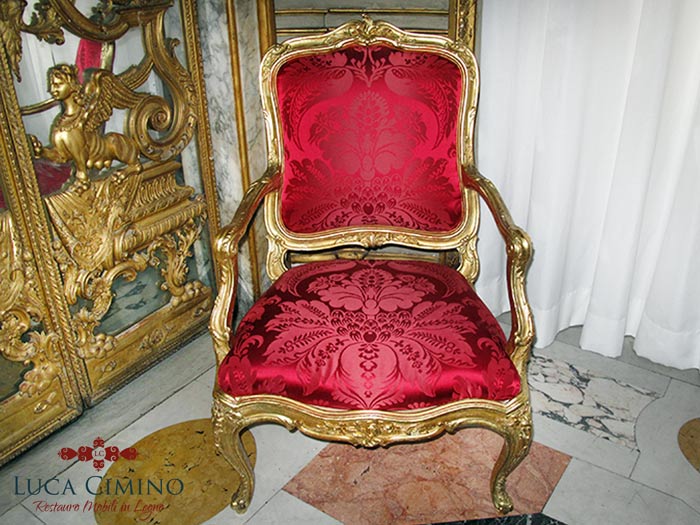 Restauro Poltrona Dorata Genova 08