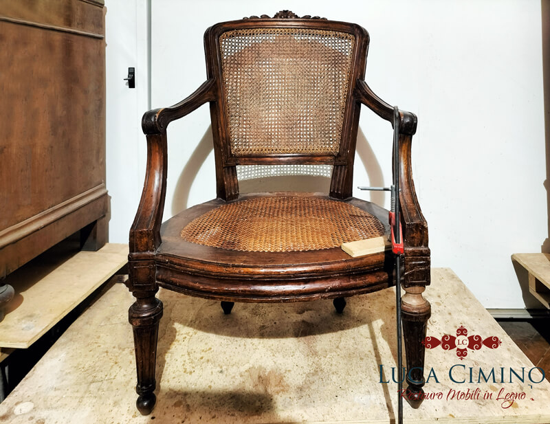 Restauro Poltrona Luigi Xvi Genova La Sostituzione Di Una Gamba 03