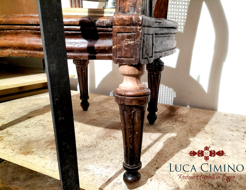 Restauro Poltrona Luigi Xvi Genova La Sostituzione Di Una Gamba 04