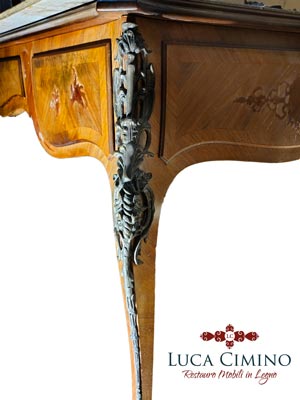 restauro scrivania in stile Luigi XV