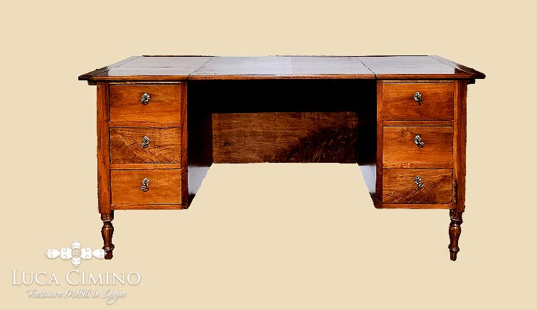 Restauro scrivania noce Genova: mobile di arredamento restaurato Restauro scrivania noce Genova: mobile di arredamento restaurato