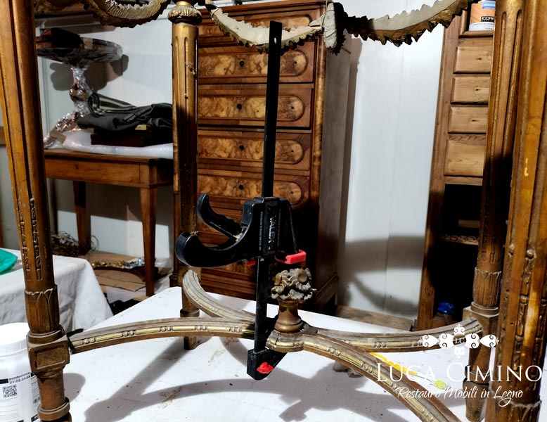 Restauro Tavolino Dorato Genova