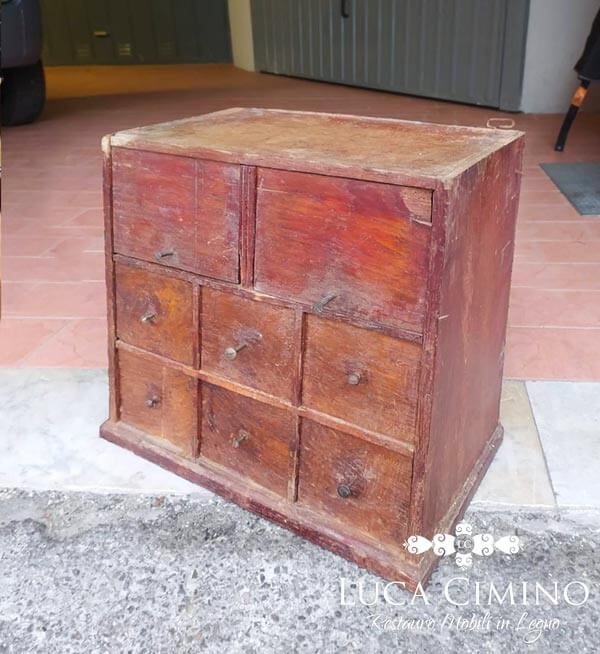 Stipo Antico in Rovere Genova: il Corso di Restauro di Emilio Stipo Antico in Rovere Genova: Restauro a cura di Emilio stipo prima del restauro