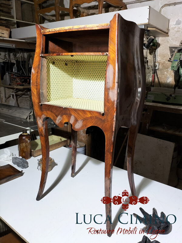 Restauro Comodino In Stile Barocchetto Genovese In Palissandro 09