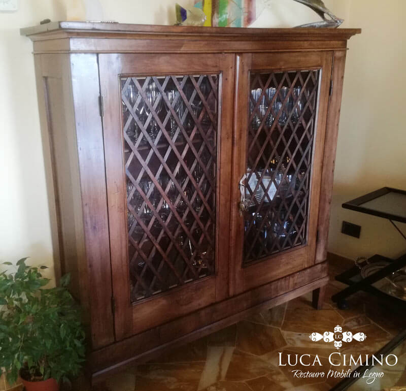 Restauro Credenza In Noce A Corpo Unico 02