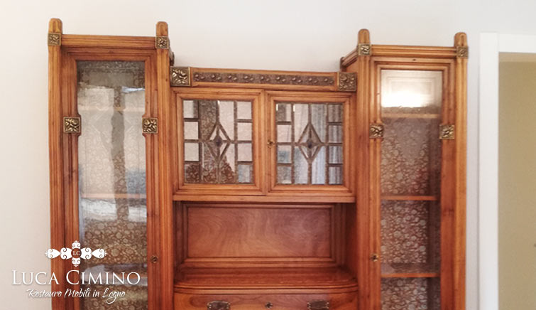 Restauro credenza Liberty proveniente dalla Calabria
