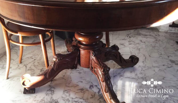Restauro tavolo legno in stile Luigi Filippo