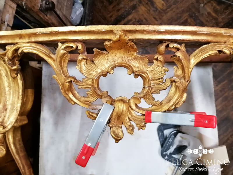 Consolle Antica Restaurata Con Foglie D Oro 24 Carati 02