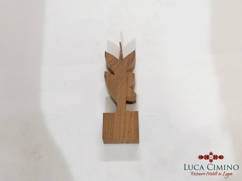 Arte Dell Intaglio Legno Per Ricostruire Una Parte Mancante 02