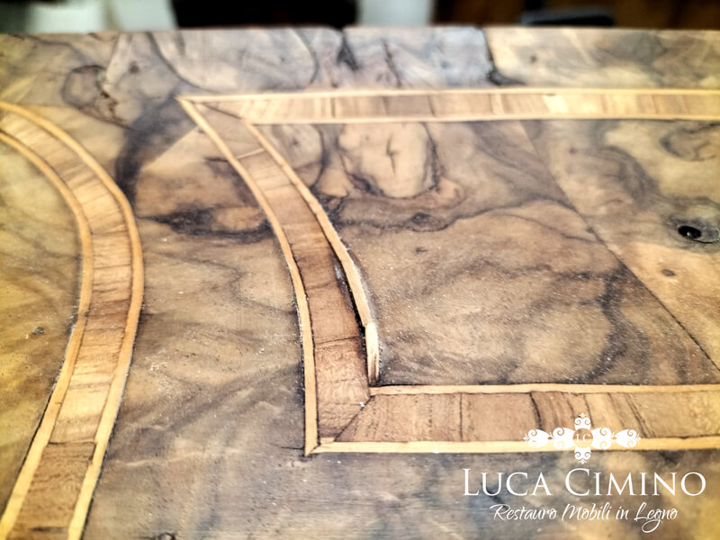 Restauro Cassettone Luigi Xv In Legno Di Ulivo Lastronato 02