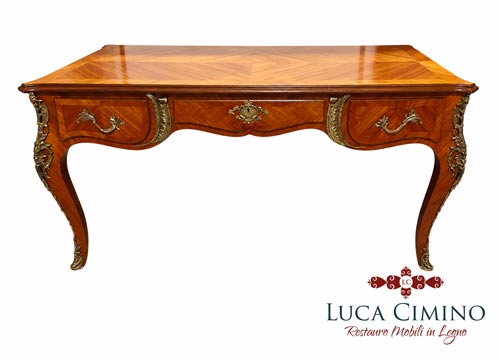 Restauro scrivania in stile luigi xv finito