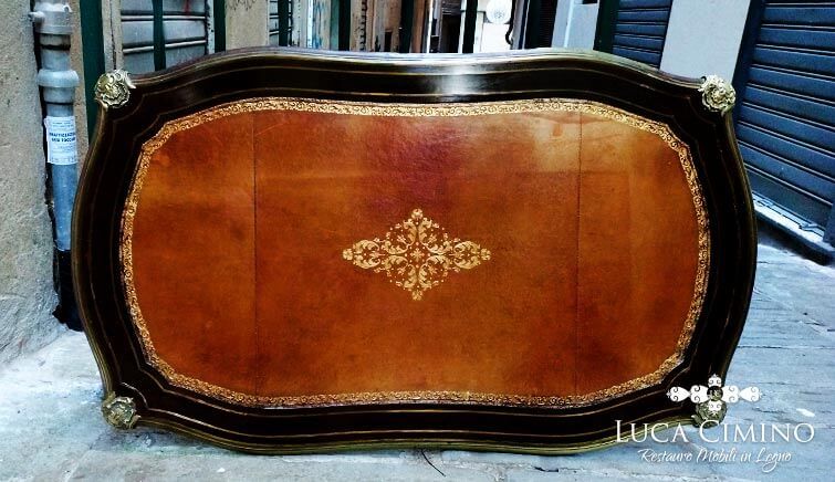 Restauro Antica Scrivania Napoleone III in Mogano Scuro