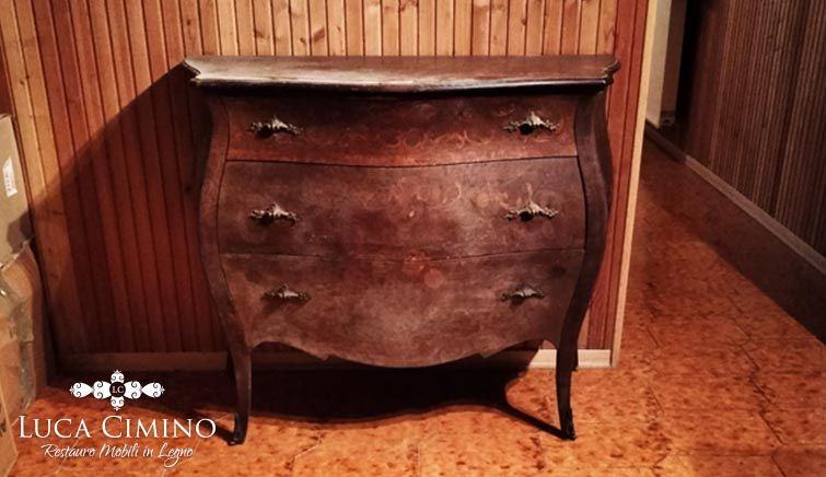 Lucidatura a Gommalacca Commode Luigi XV Genova: Mobile appartenente al Novecento