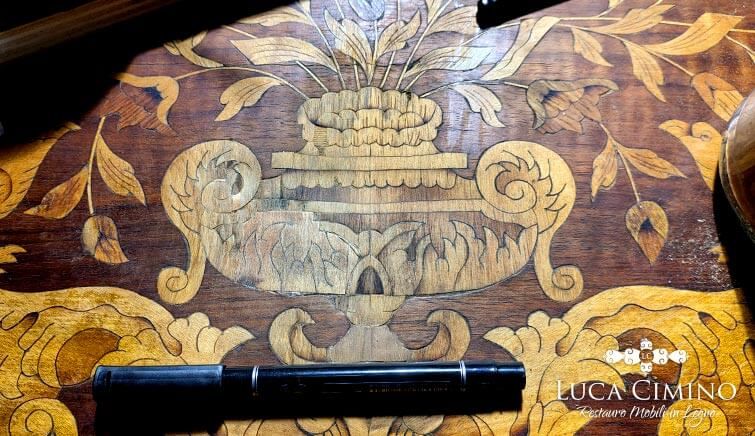 Recupero Tarsia Lignea Decorativa su un Commode del 1700