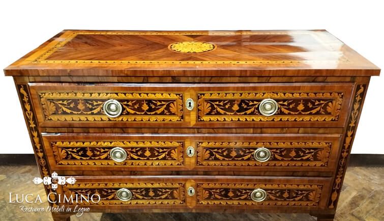 Restauro Commode in Stile Neoclassico Lombardo