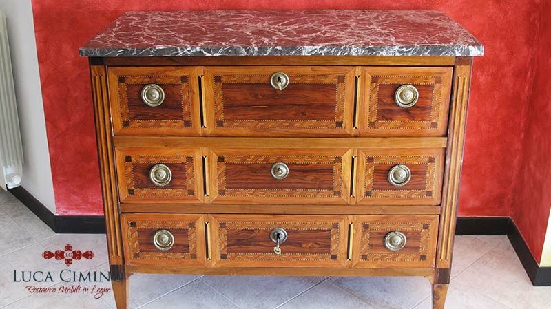 Restauro di comò, commode, cassettoni antichi a Genova