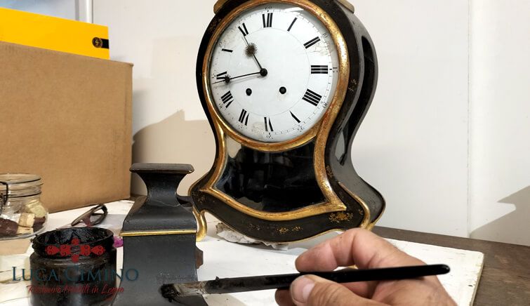 Restauro Genova: la Cassa di un Orologio in Lavorazione