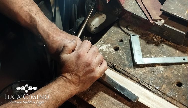 La Sicurezza Personale nel Mondo del Restauro Mobili in Legno