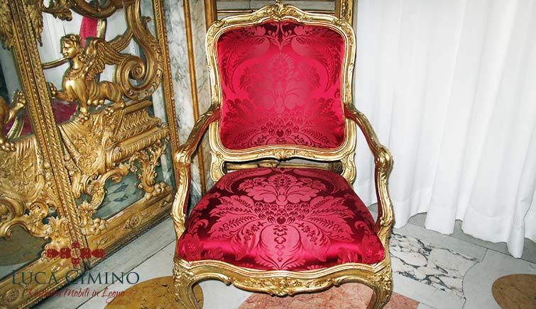 Restauro poltrona dorata a Genova: un restauro da sogno