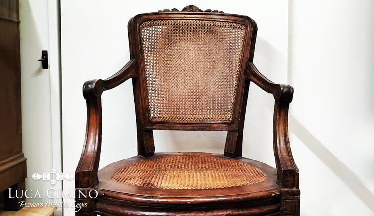Restauro Poltrona Luigi XVI Genova: la Sostituzione di una Gamba